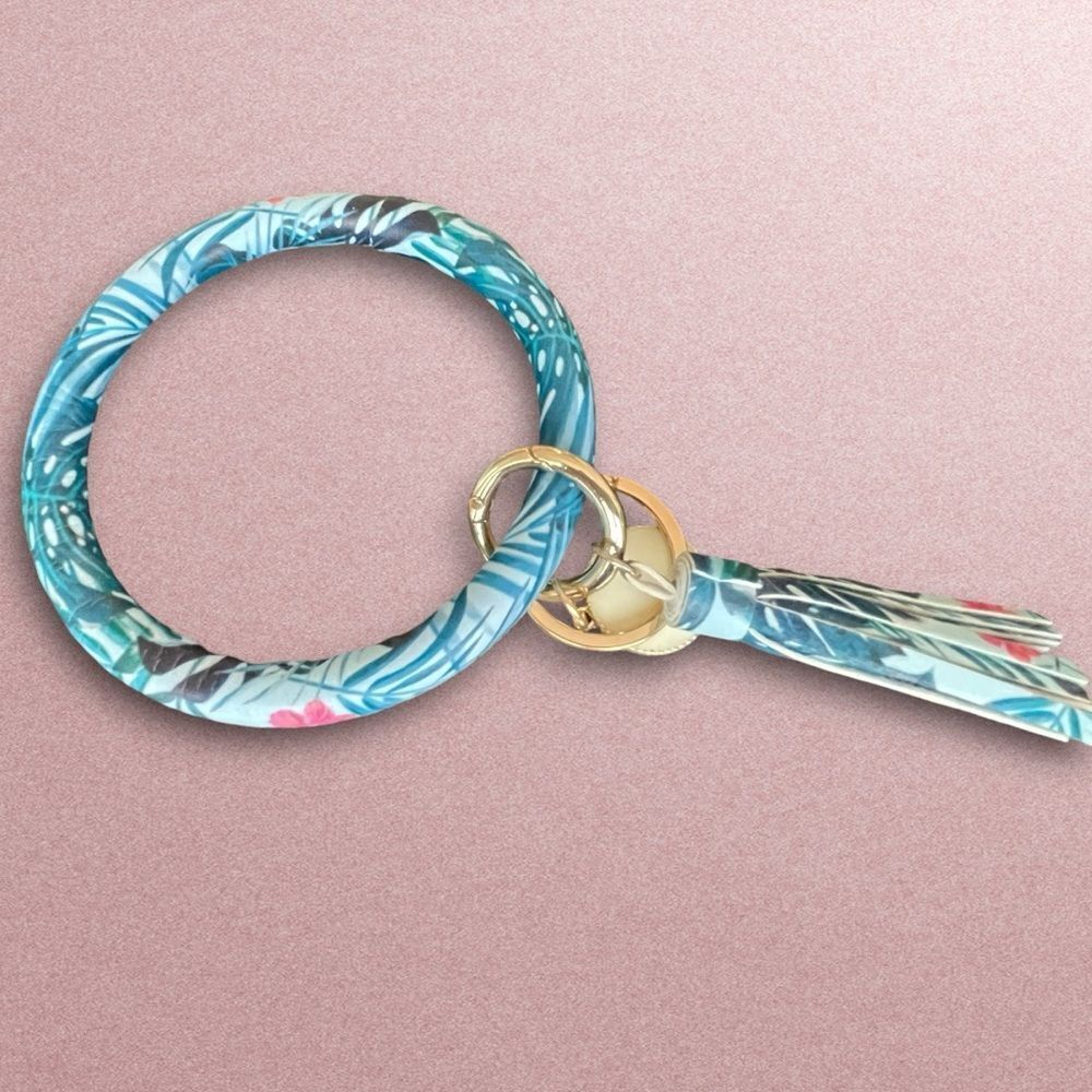 TROPICAL DESIGN BRACELET KEYRING WITH CHARM AND TASSEL